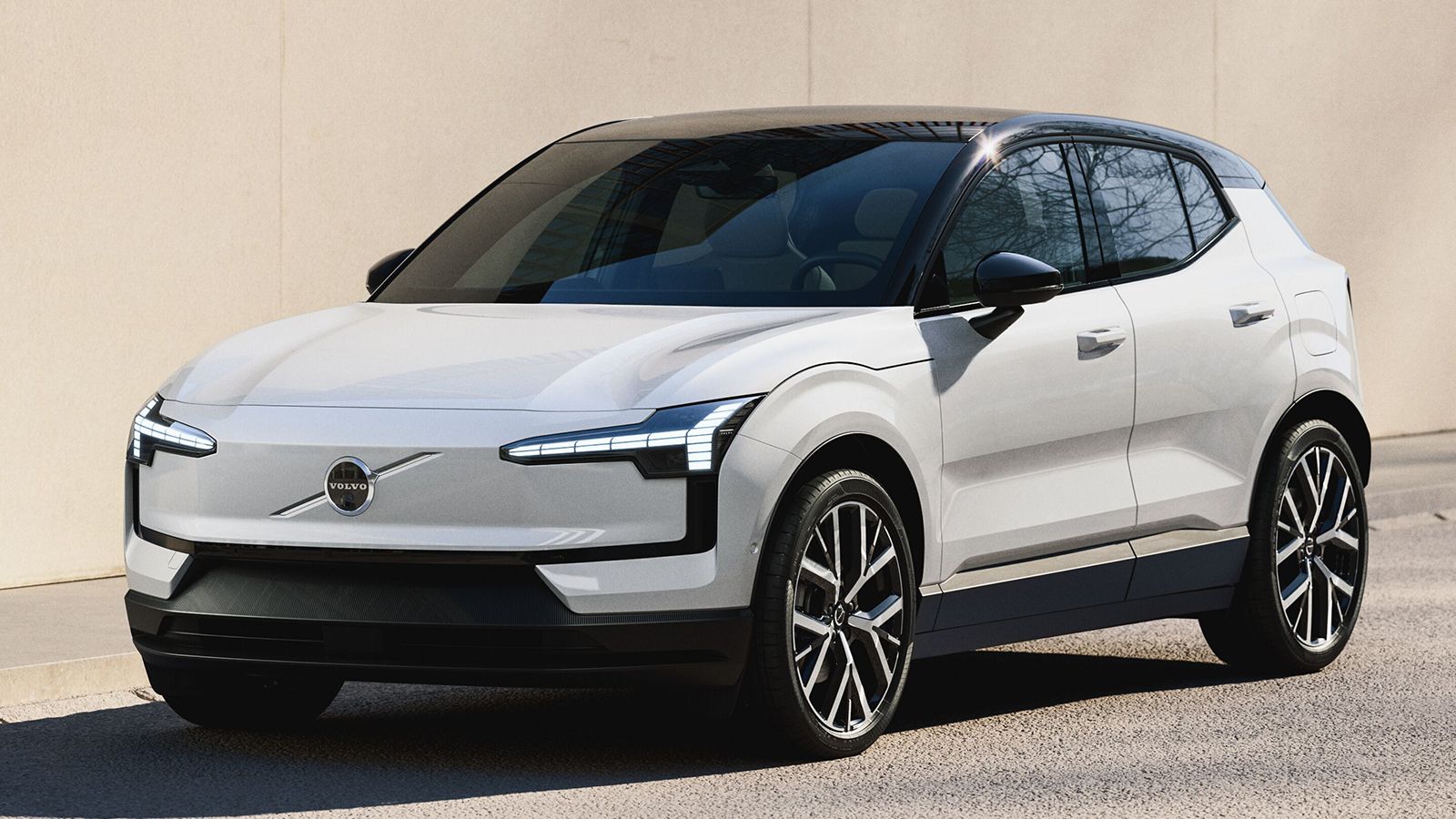 Volvo EX30: Με νέο κινητήρα 150 ίππων και αναβαθμισμένη καμπίνα